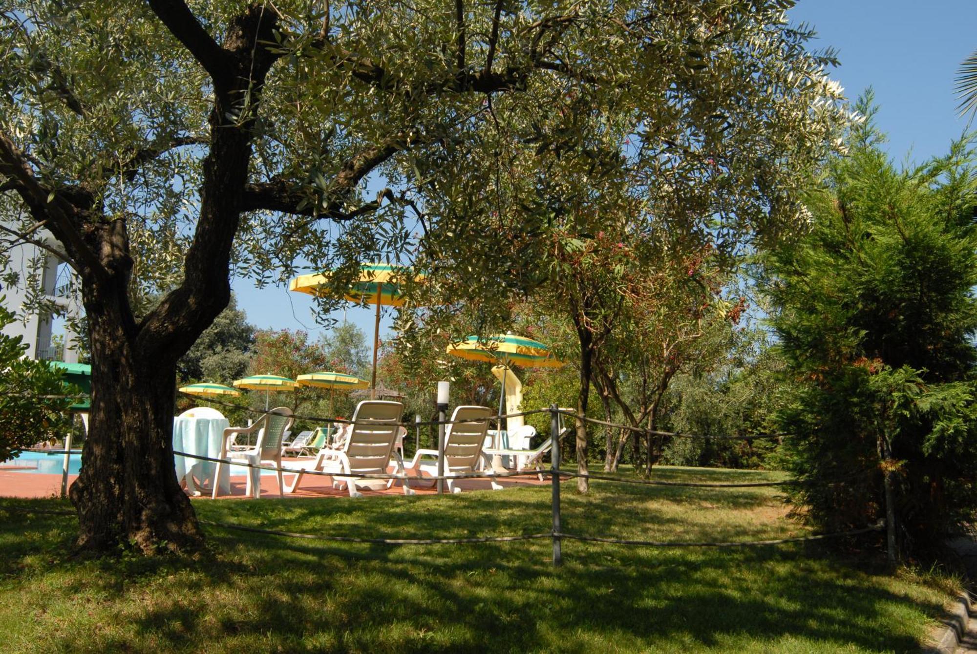 Hotel Parco Degli Ulivi Scerne Exterior foto