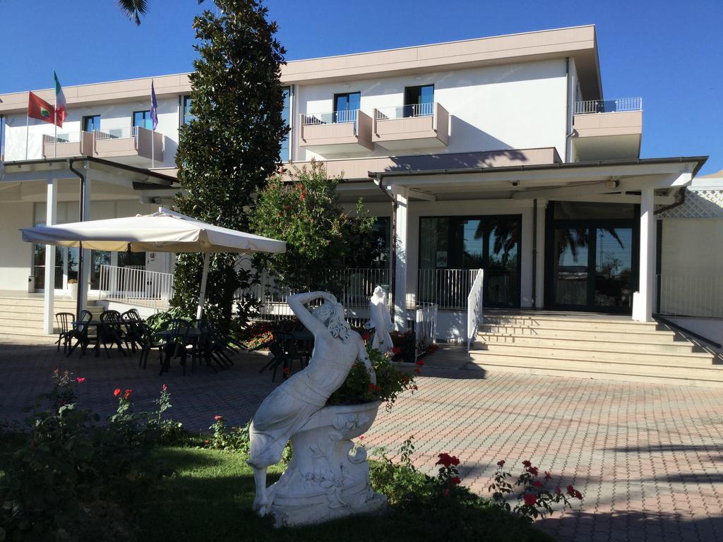 Hotel Parco Degli Ulivi Scerne Exterior foto