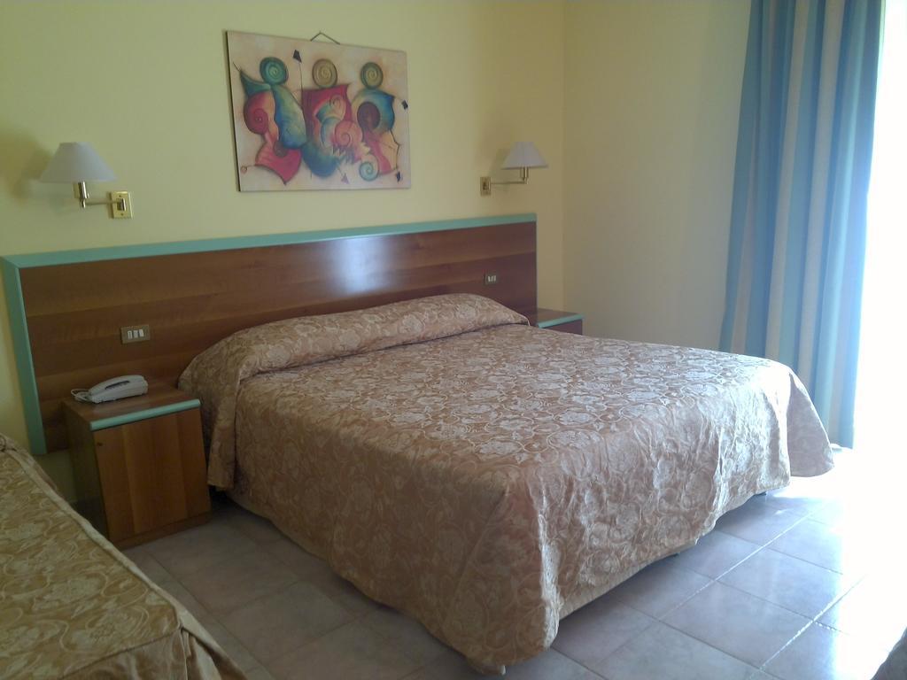 Hotel Parco Degli Ulivi Scerne Zimmer foto